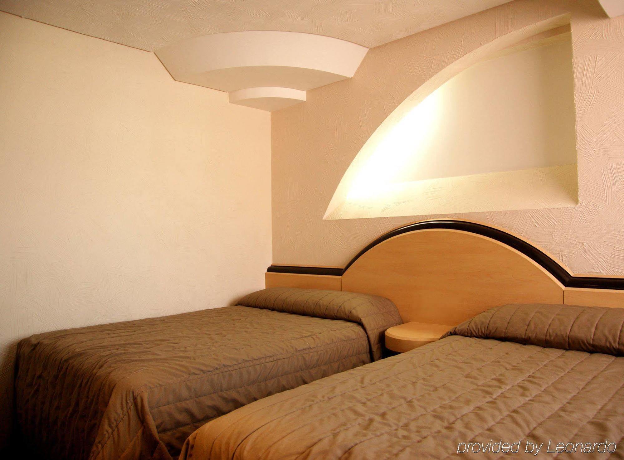 Porto Novo Hotel & Suites Mexico City Room photo